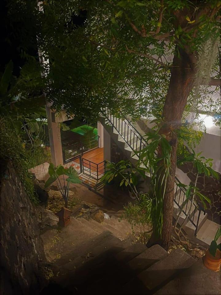Liri Villa - Ocean, Hills, Valley View โลวินา ภายนอก รูปภาพ