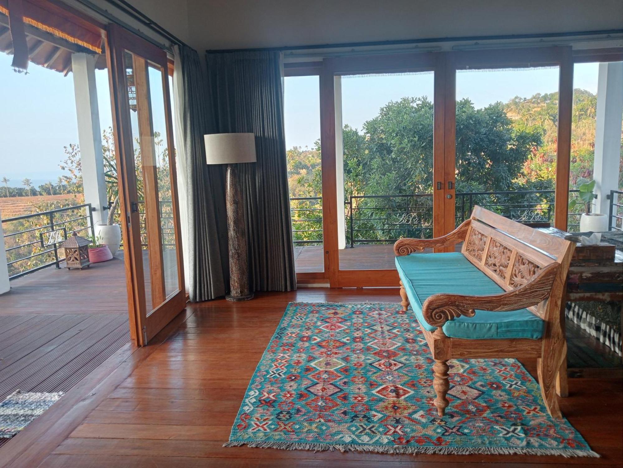 Liri Villa - Ocean, Hills, Valley View โลวินา ภายนอก รูปภาพ